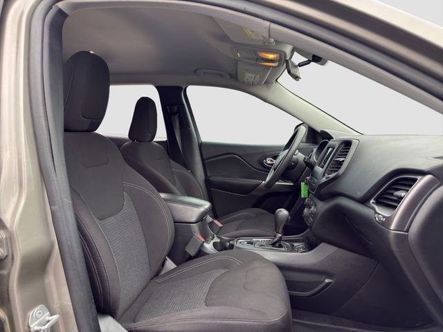 Used 2019 Jeep Cherokee Latitude w/ Popular Appearance Group image 17