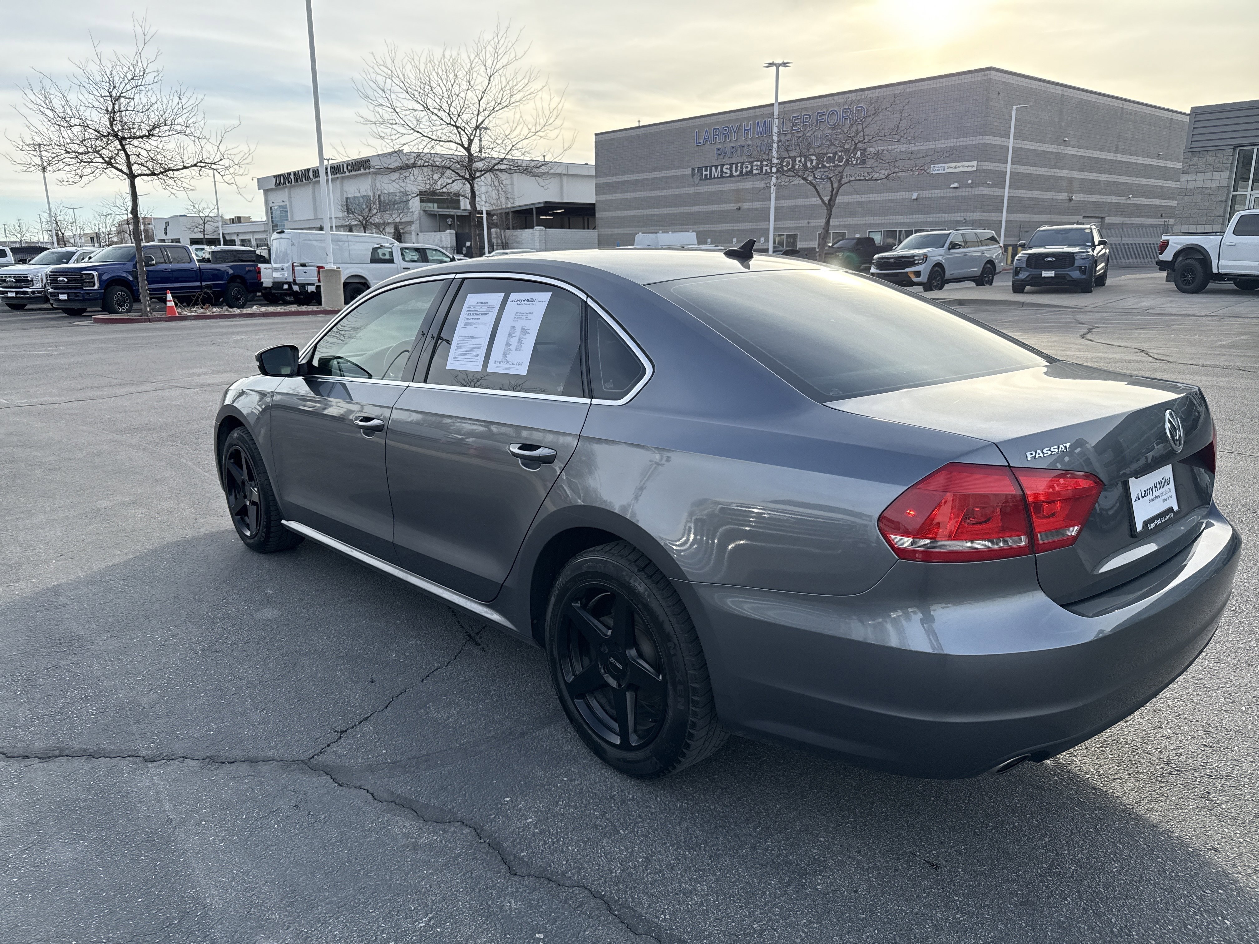 Used 2013 Volkswagen Passat TDI SE image 3