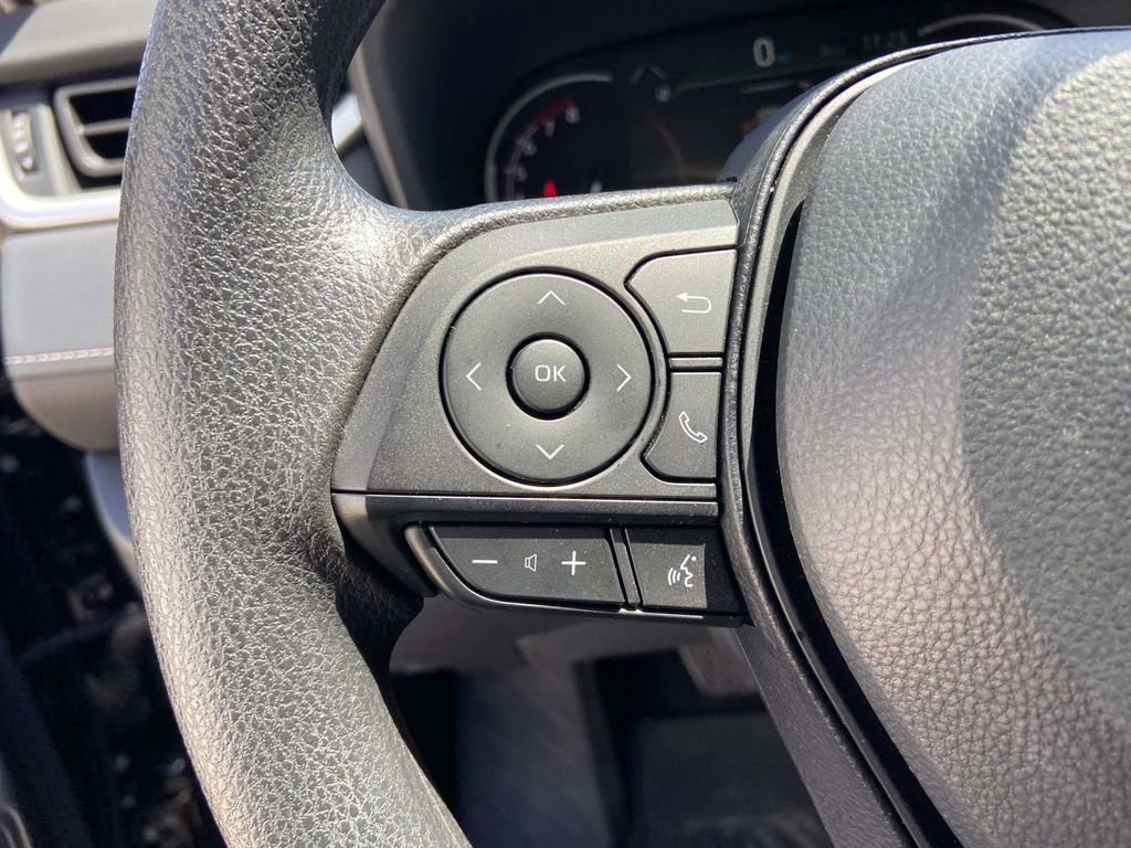 Used 2025 Toyota RAV4 LE image 31