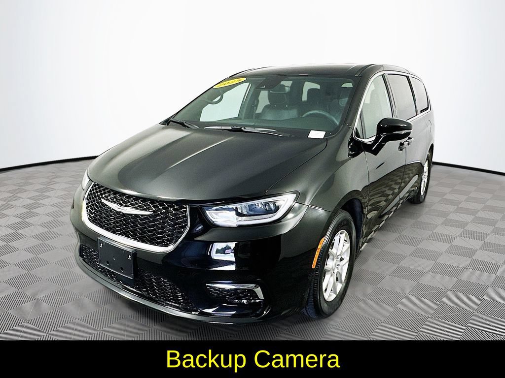 Used 2025 Chrysler Pacifica Select FWD image 5