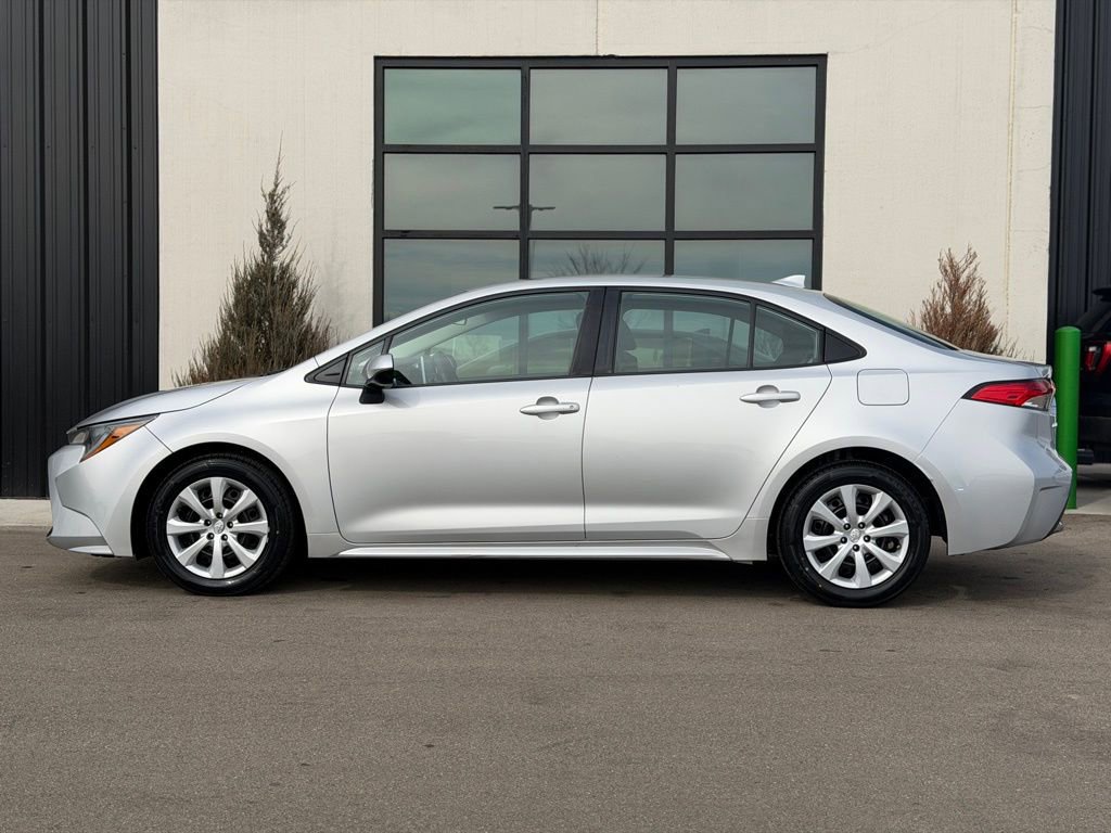 Used 2021 Toyota Corolla LE image 2