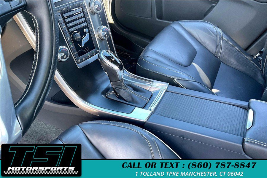 Used 2017 Volvo XC60 T6 R-Design w/ Climate Package AWD/4WD image 15