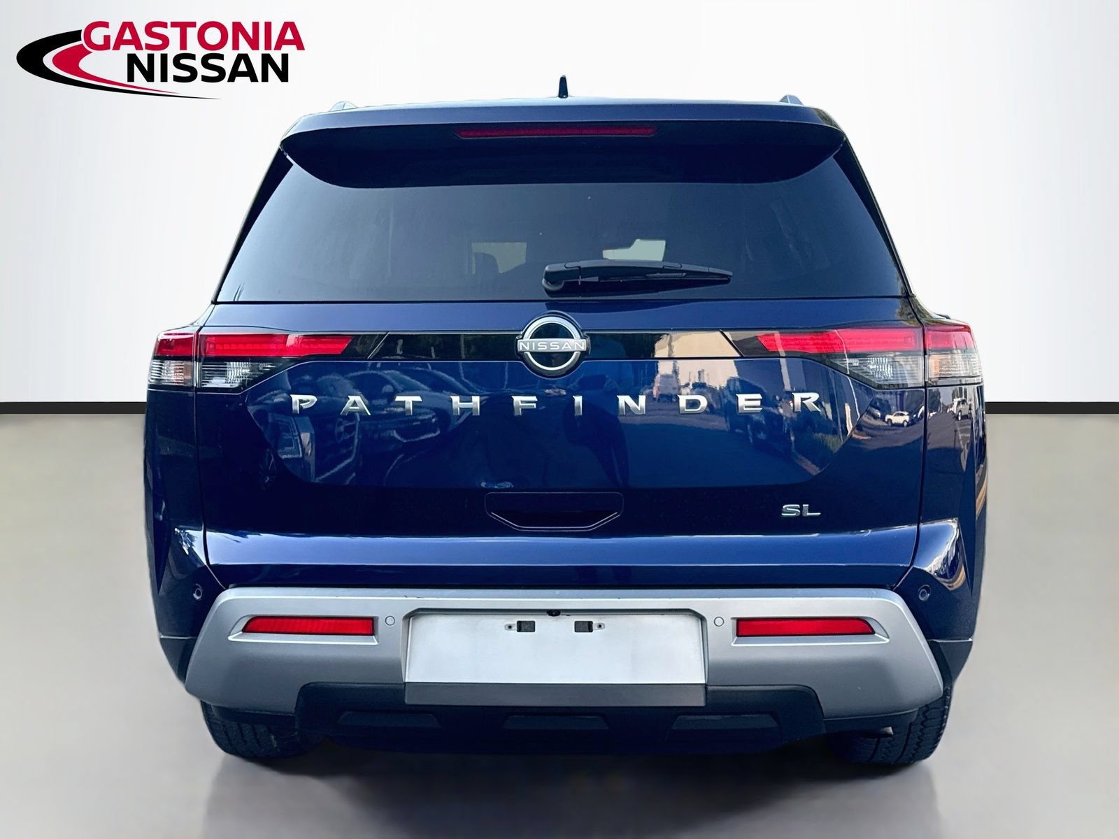 Used 2025 Nissan Pathfinder SL FWD image 7