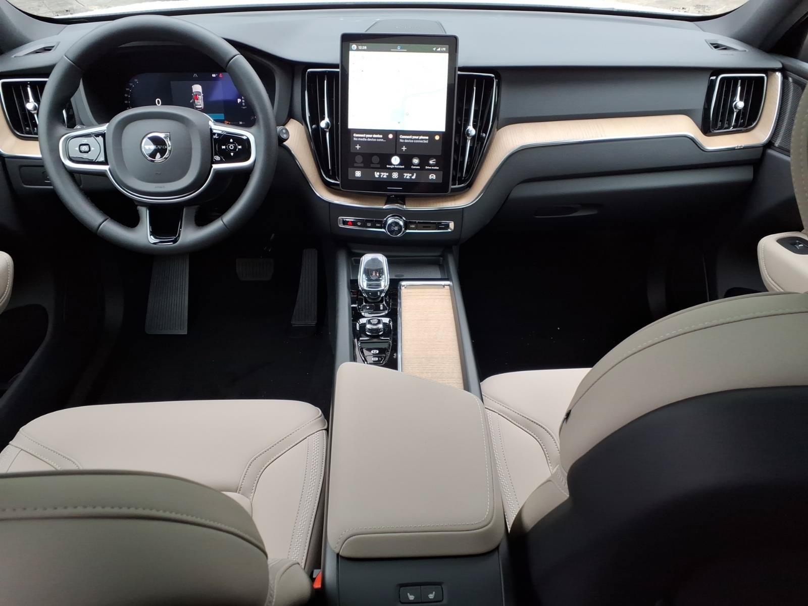 New 2026 Volvo XC60 B5 Plus w/ Protection Package Premier AWD/4WD image 12