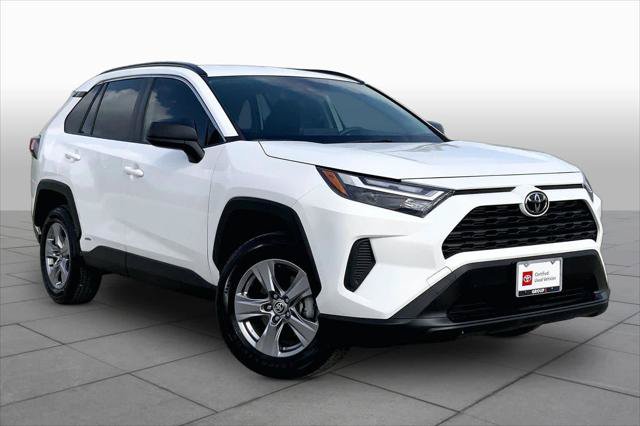 Certified 2025 Toyota RAV4 LE AWD/4WD image 3