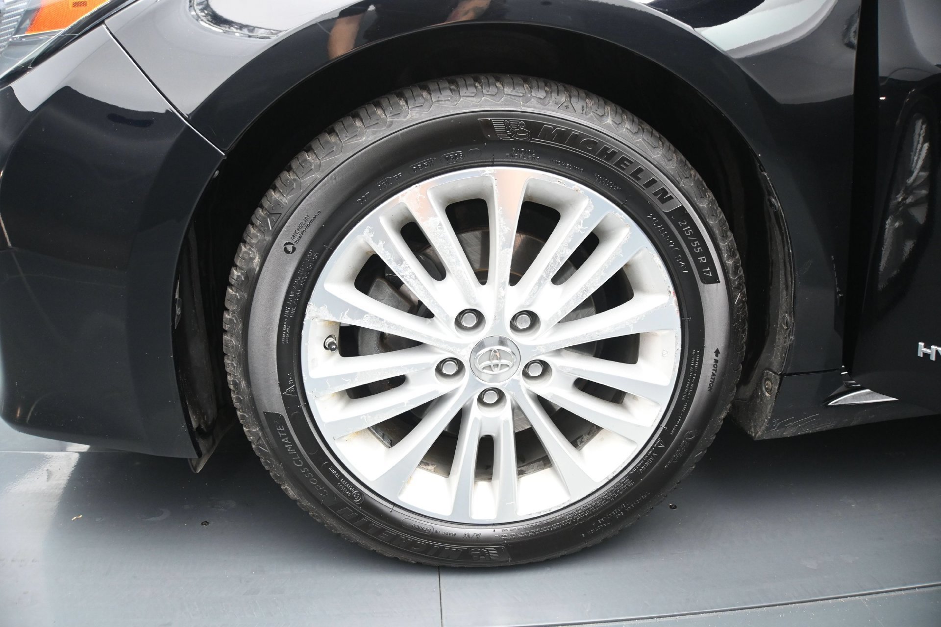 Used 2014 Toyota Avalon Limited FWD image 26