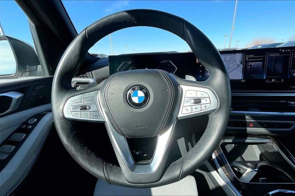 Used 2023 BMW X7 xDrive40i w/ Parking Assistance Package image 7