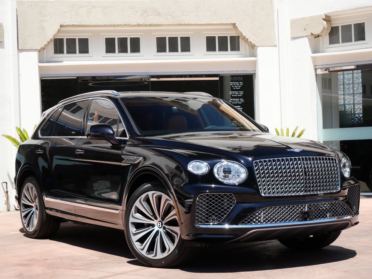 New 2025 Bentley Bentayga image 1