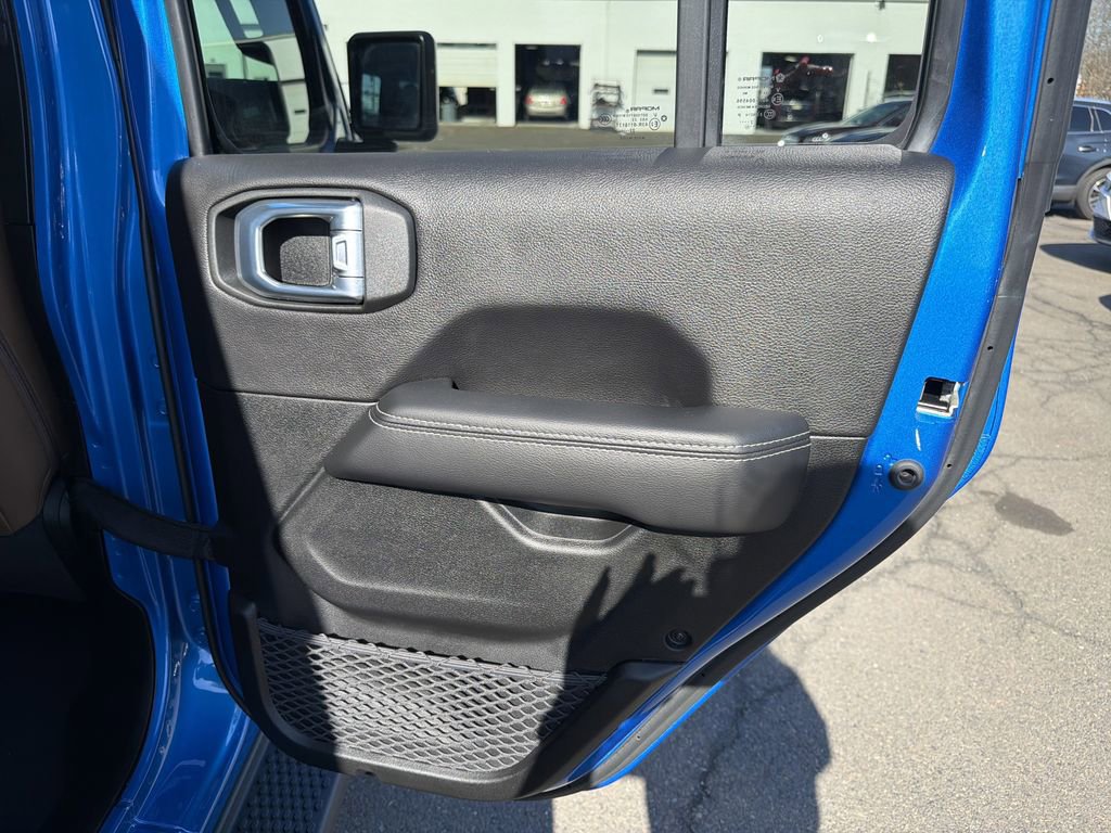 Used 2023 Jeep Wrangler Unlimited Sahara w/ Cold Weather Group AWD/4WD image 17
