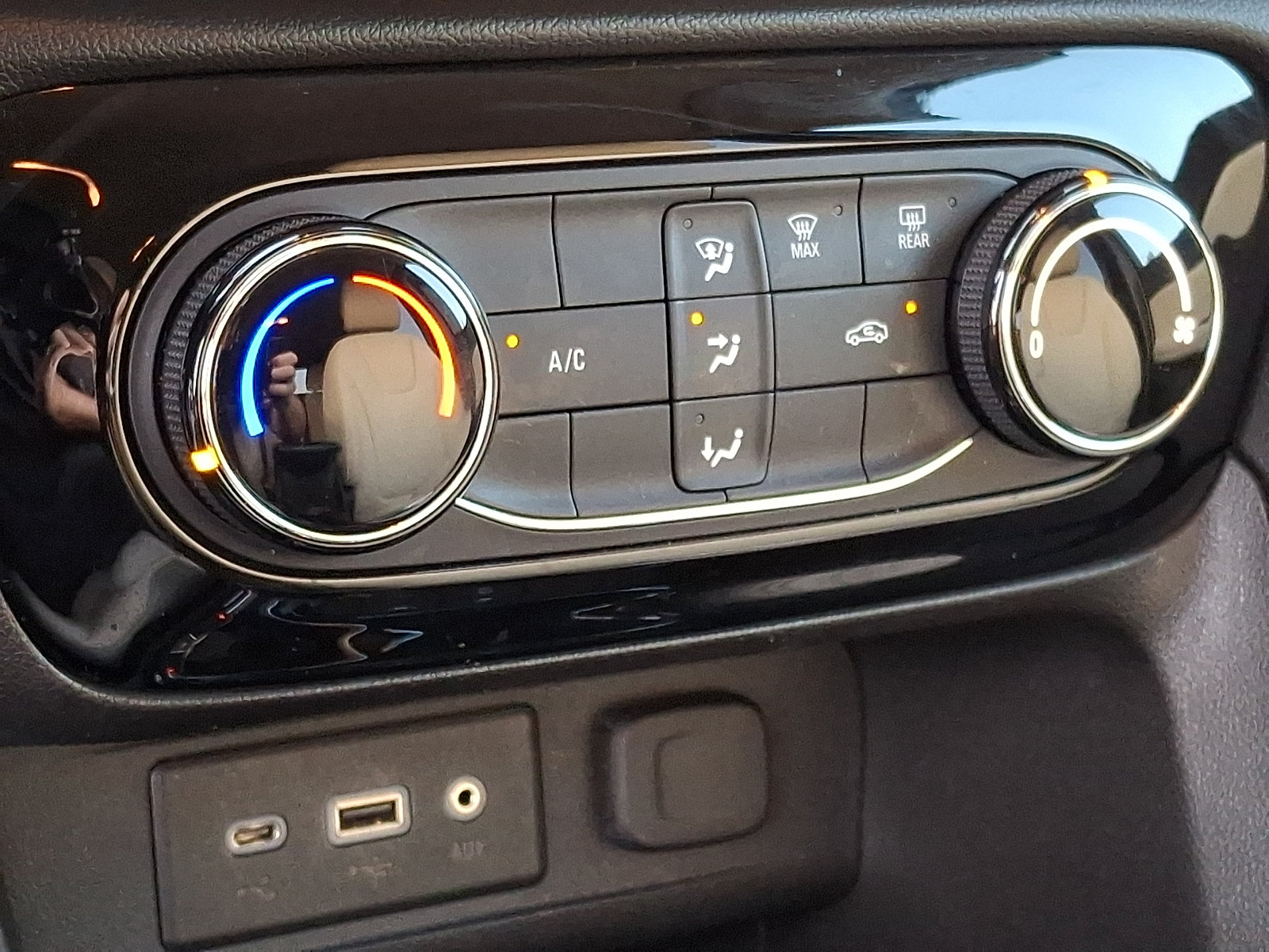 Certified 2020 Buick Encore GX Preferred FWD image 16