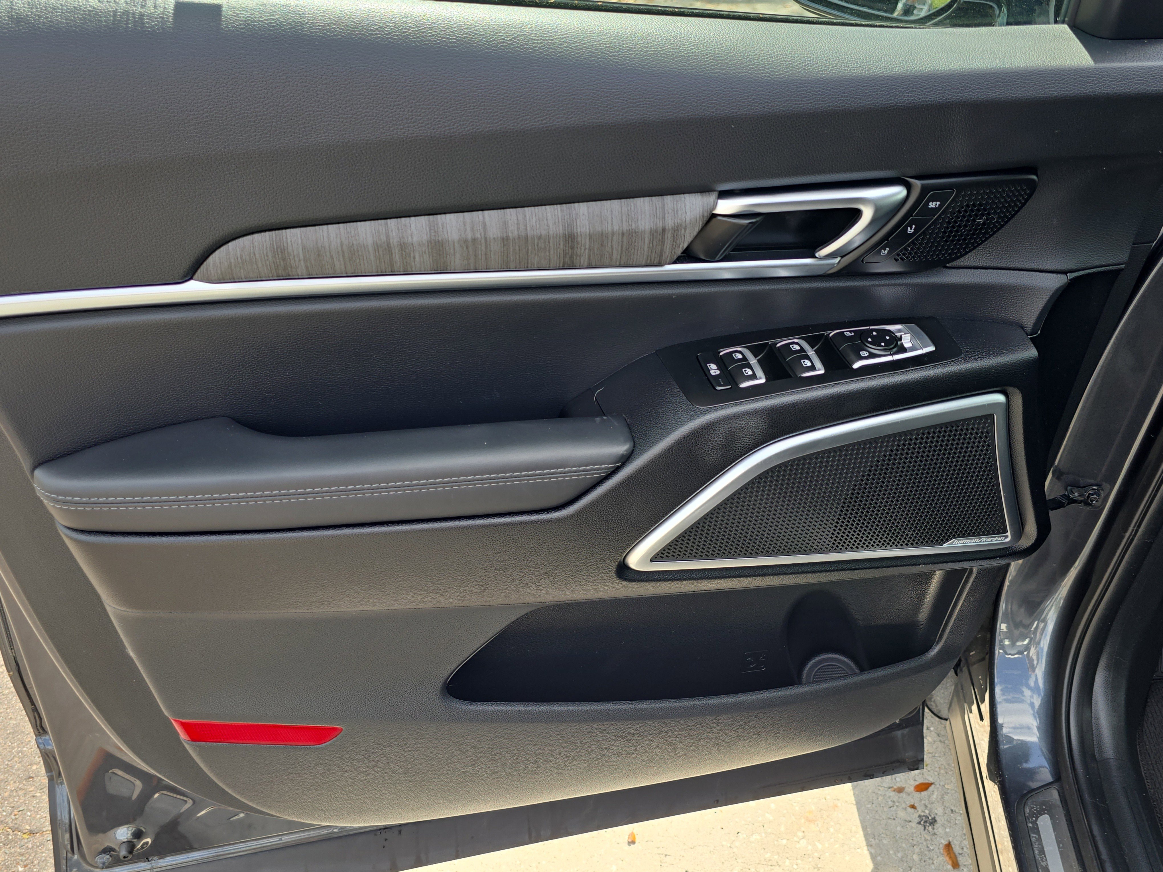 Certified 2024 Kia Telluride SX image 19