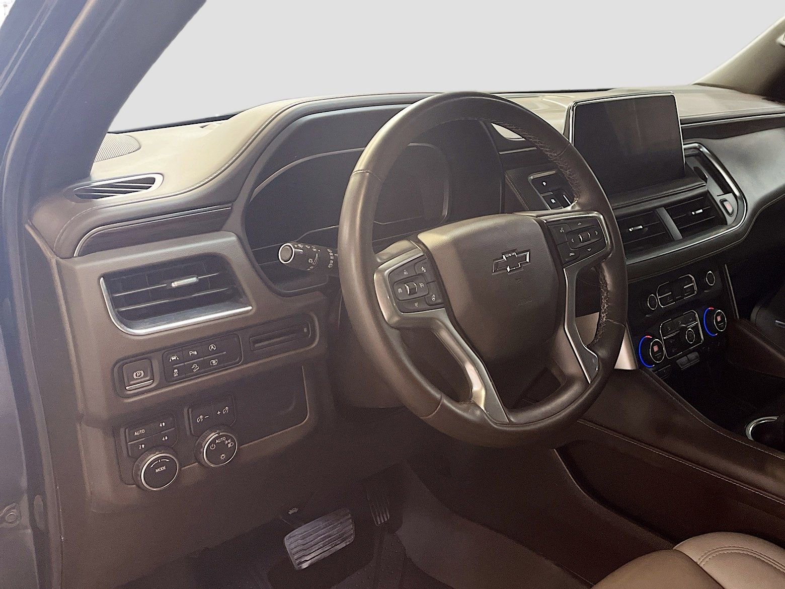 Used 2023 Chevrolet Suburban Z71 w/ Luxury Package image 9