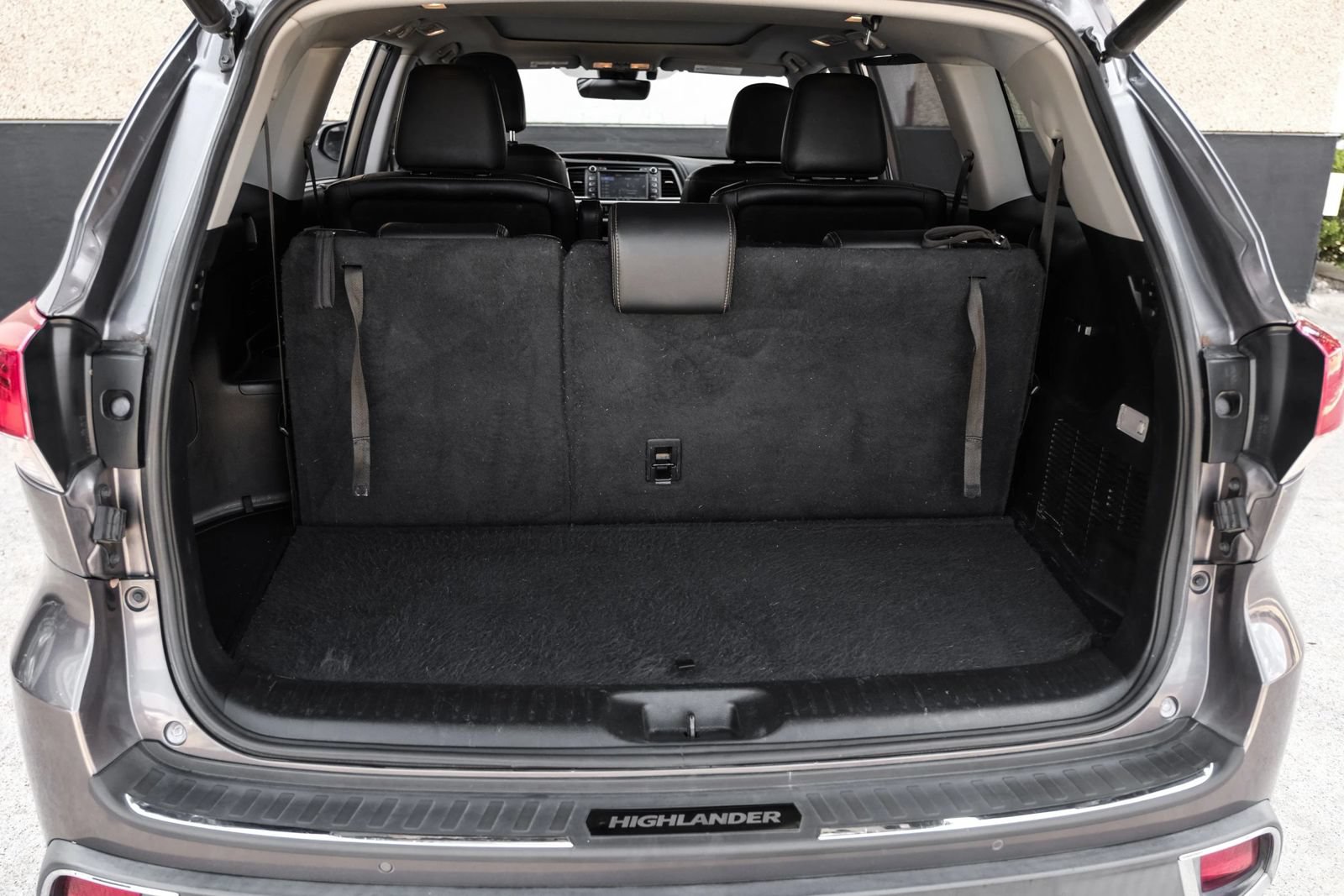 Used 2017 Toyota Highlander Limited Platinum FWD image 51