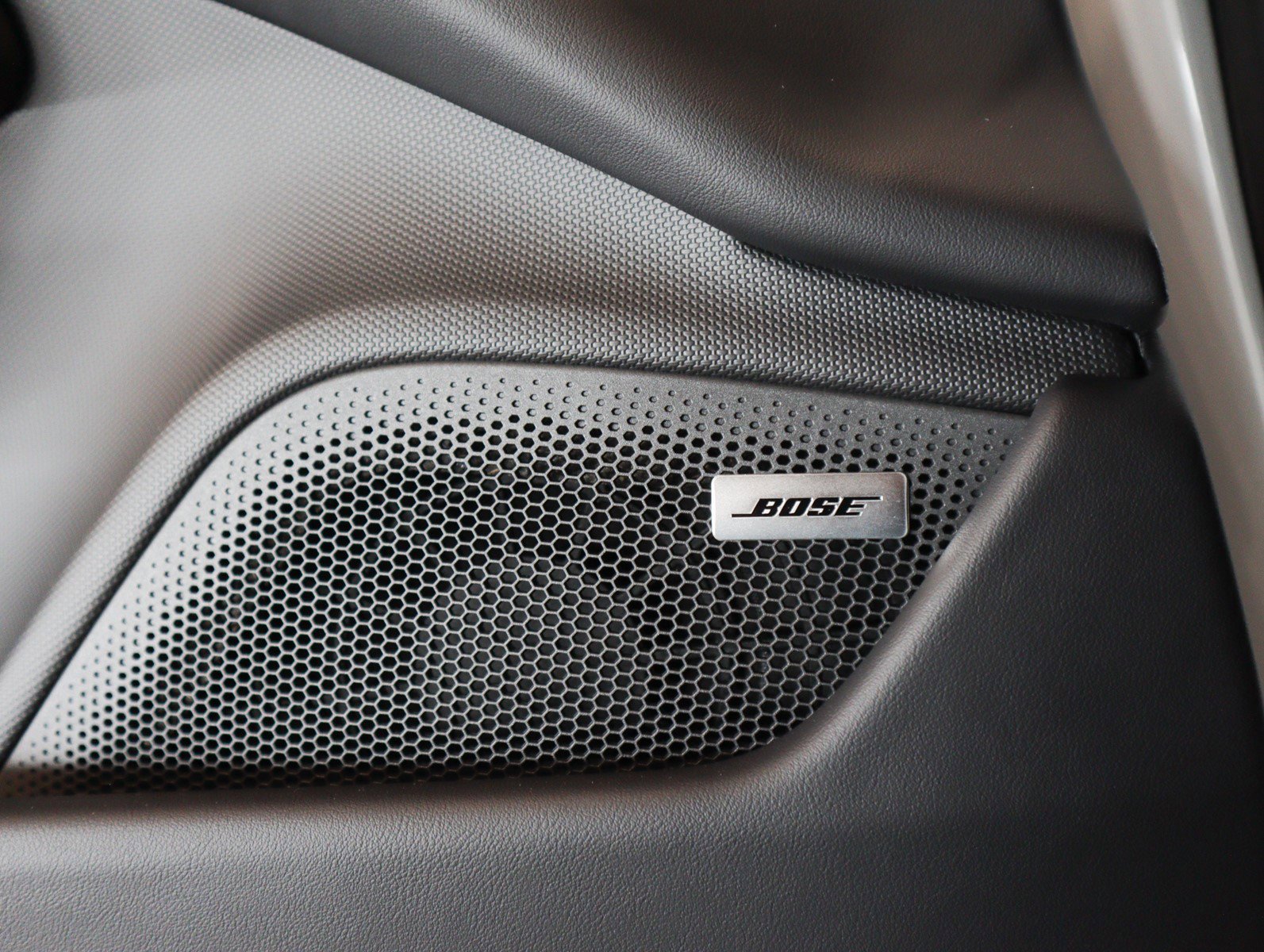 New 2026 Porsche Taycan image 27