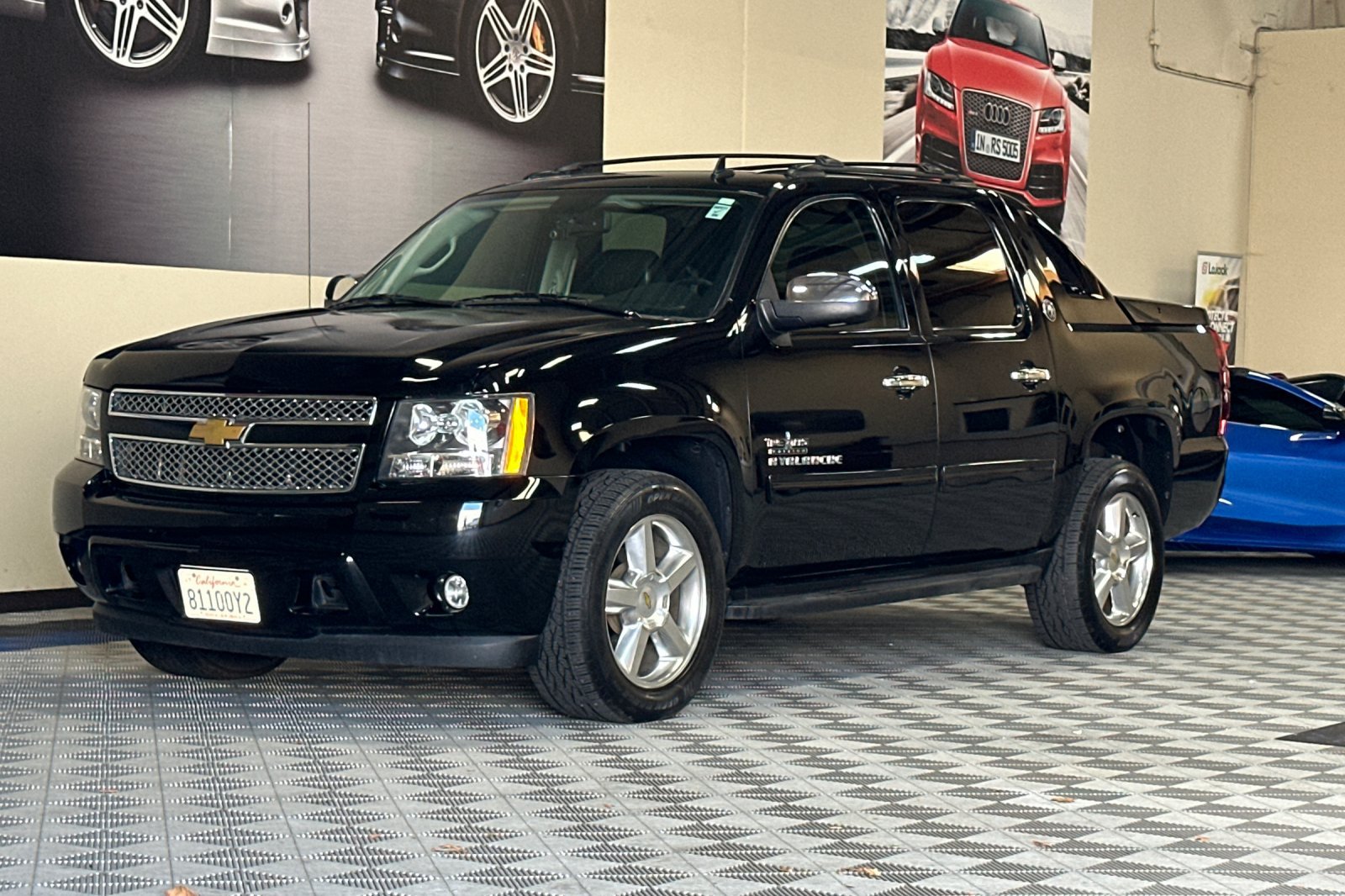 Used 2013 Chevrolet Avalanche LT w/ Texas Edition RWD image 8