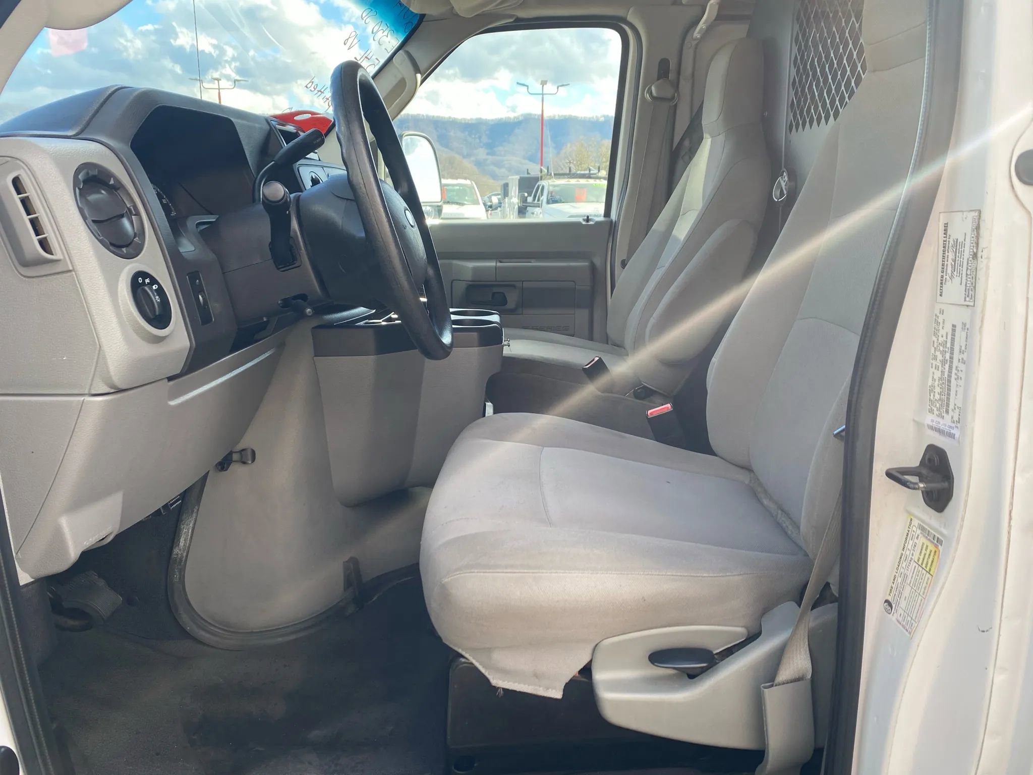 Used 2014 Ford E-350 and Econoline 350 Extended Super Duty w/ Insulation Package RWD image 9