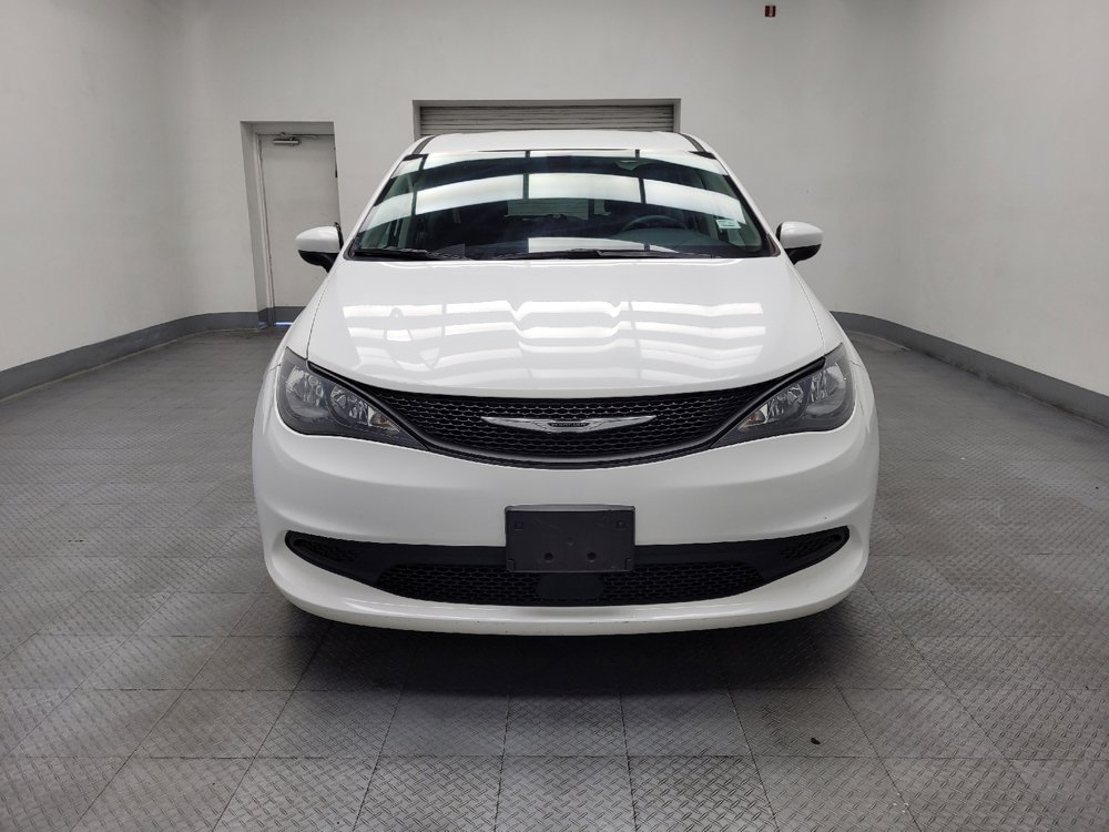 Used 2022 Chrysler Voyager LX FWD image 14
