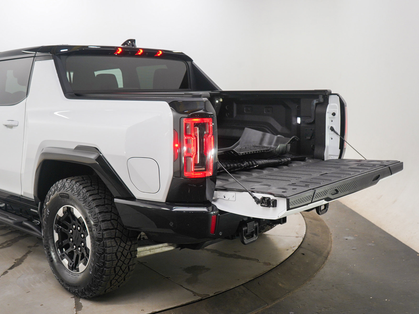 Used 2022 GMC Hummer EV Edition 1 w/ LPO, Illumination Package image 11