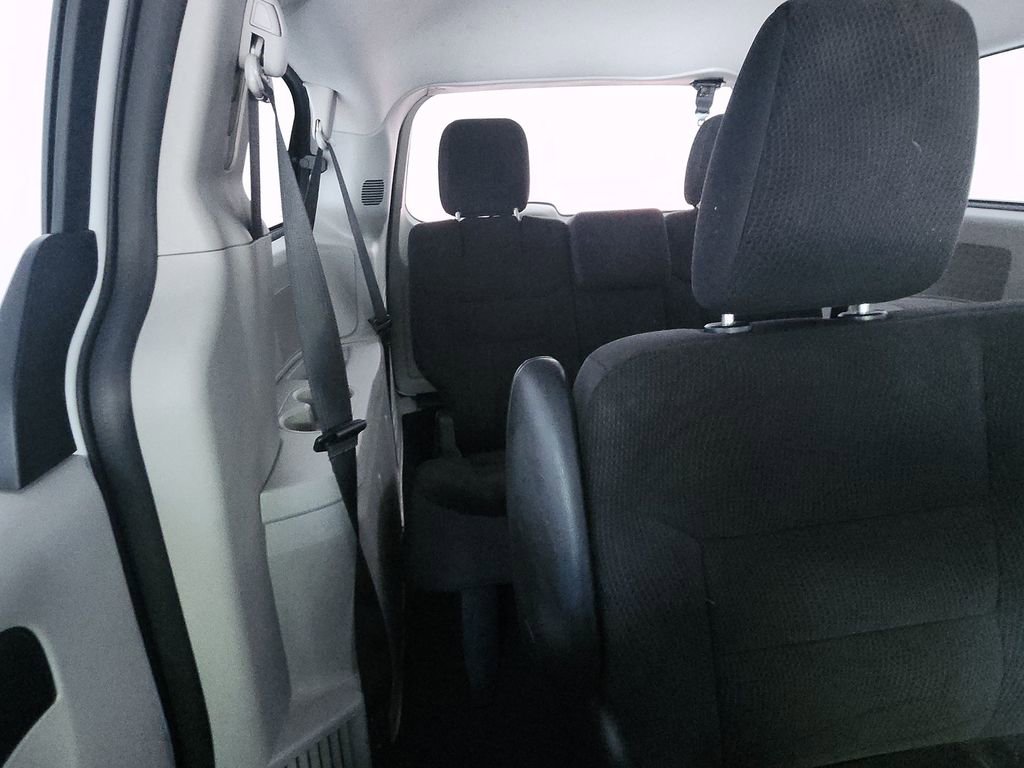 Used 2018 Dodge Grand Caravan SE FWD image 20