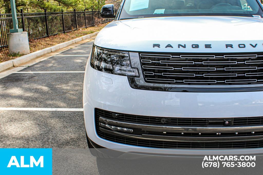 Used 2024 Land Rover Range Rover SE image 11