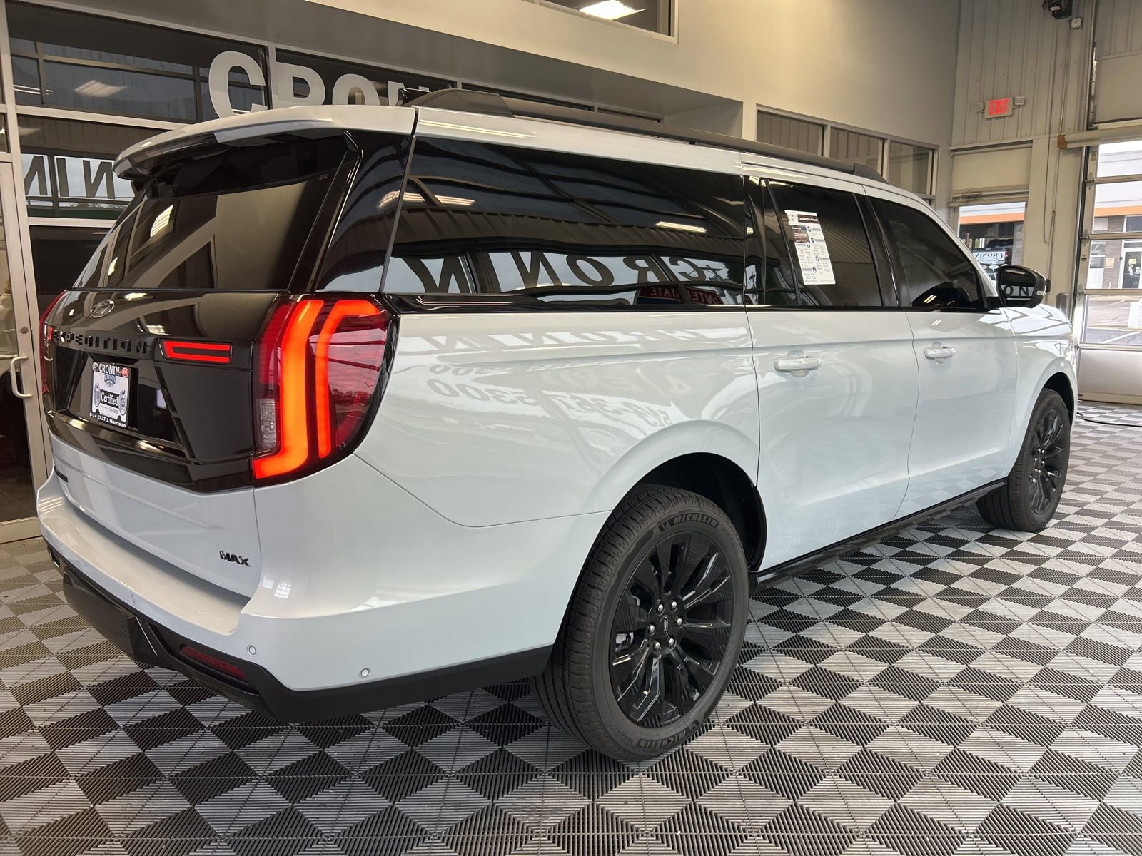 Used 2025 Ford Expedition Max Platinum w/ Stealth Appearance Package image 6