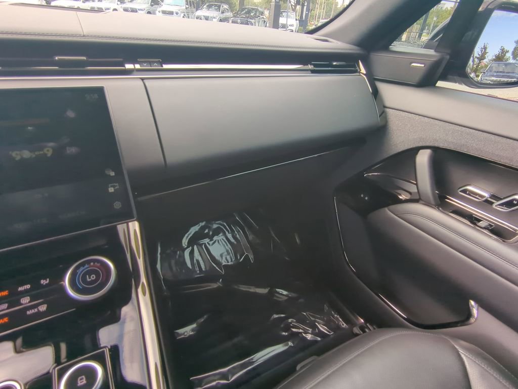 Used 2023 Land Rover Range Rover Sport SE Dynamic image 4