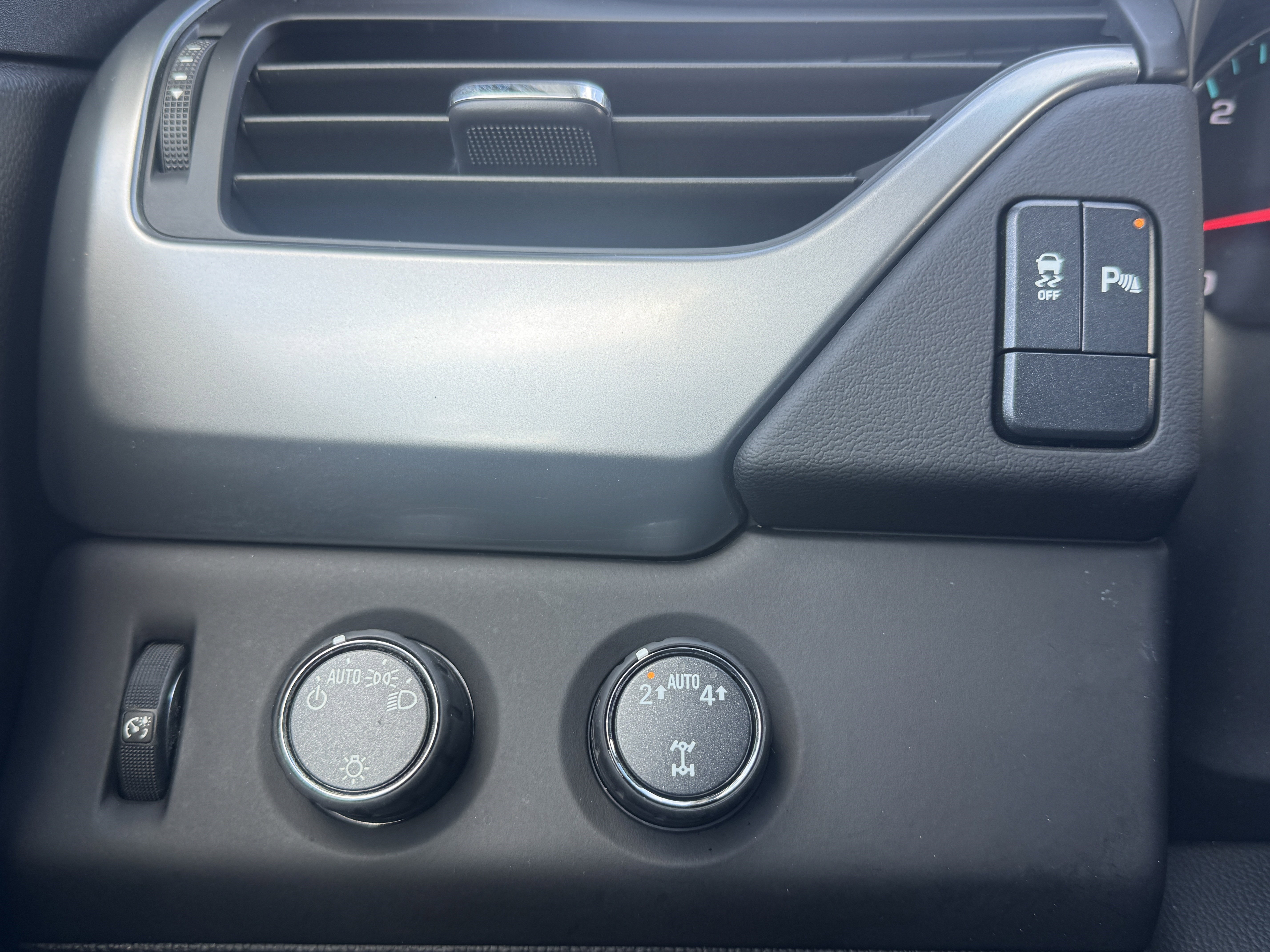 Used 2017 Chevrolet Tahoe LS AWD/4WD image 31