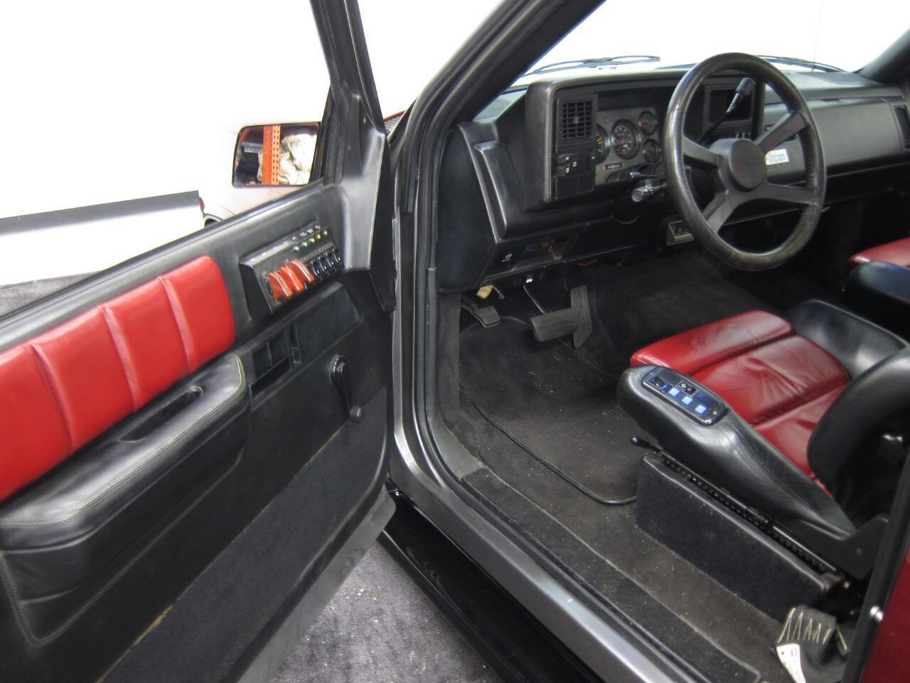 Used 1988 GMC Sierra 1500 2WD Regular Cab image 33