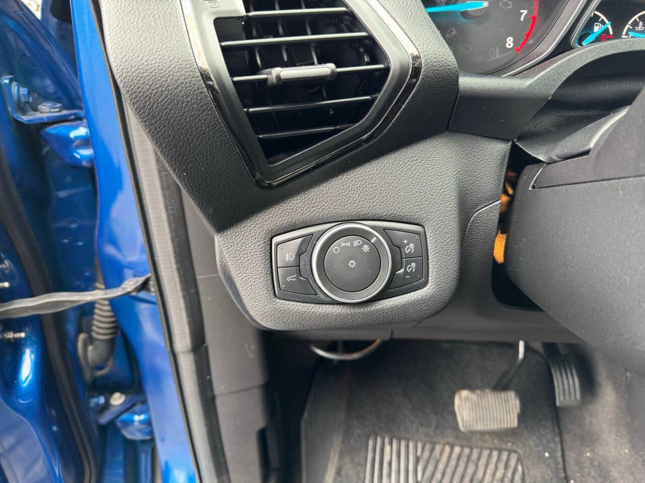 Used 2018 Ford Escape SEL w/ Canadian Touring Package AWD/4WD image 16