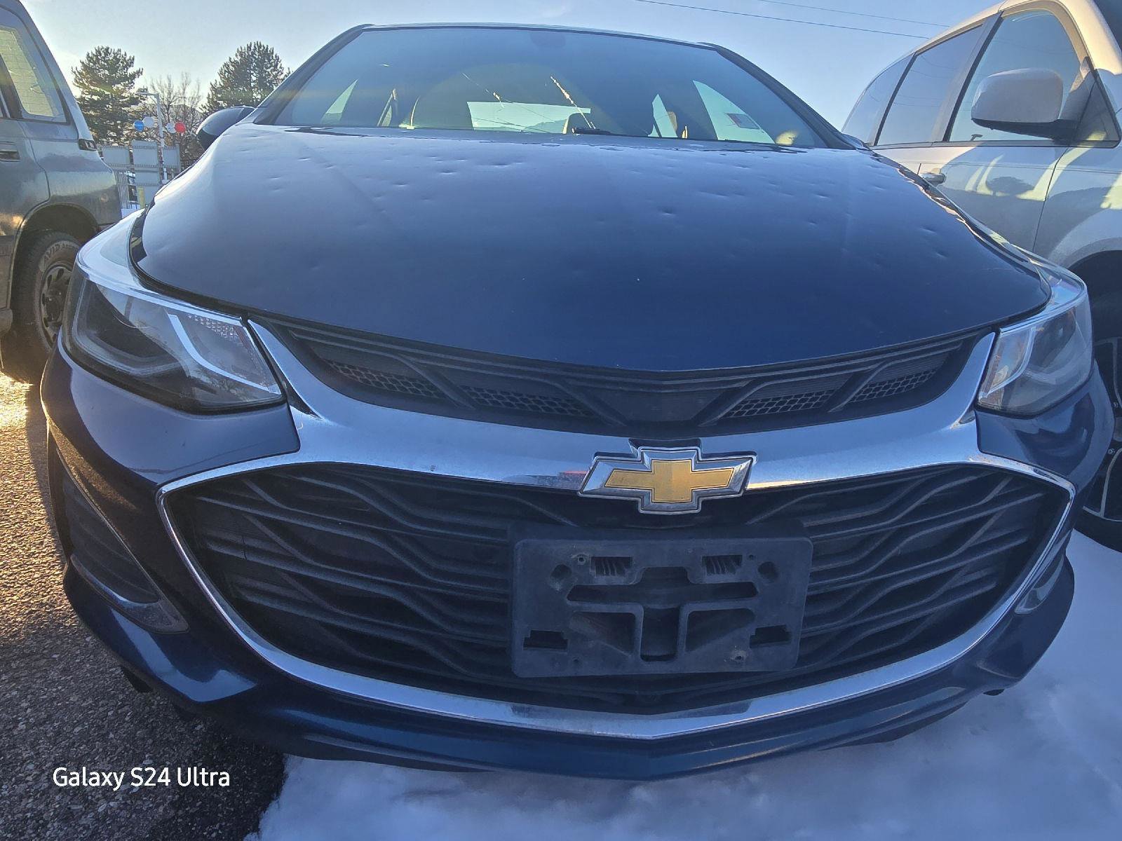 Used 2019 Chevrolet Cruze Premier image 2