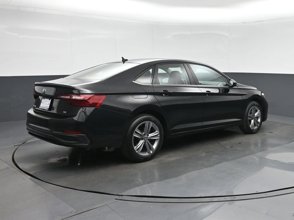 Used 2024 Volkswagen Jetta SE FWD image 7