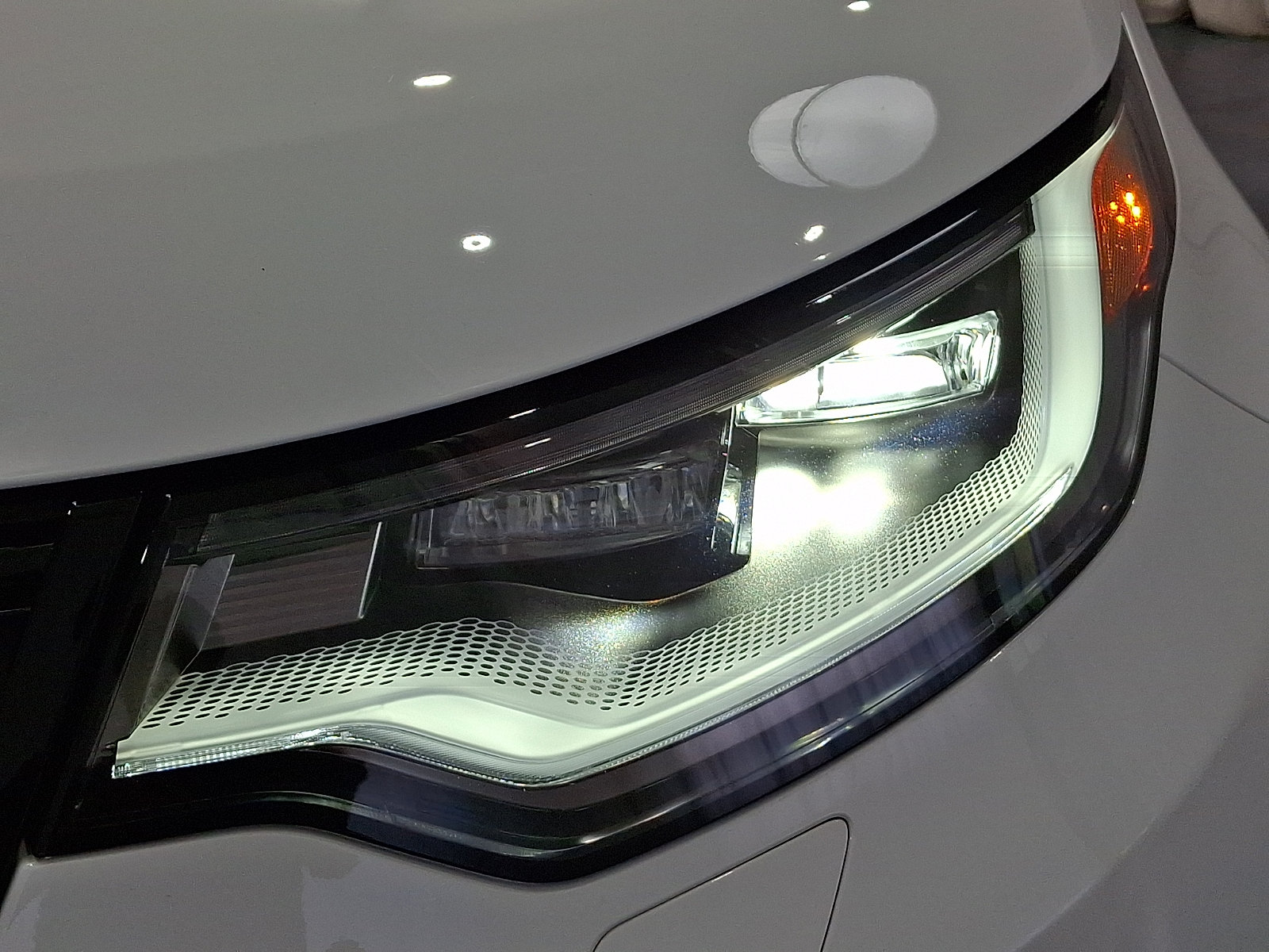 Certified 2025 Land Rover Discovery Dynamic SE AWD/4WD image 9