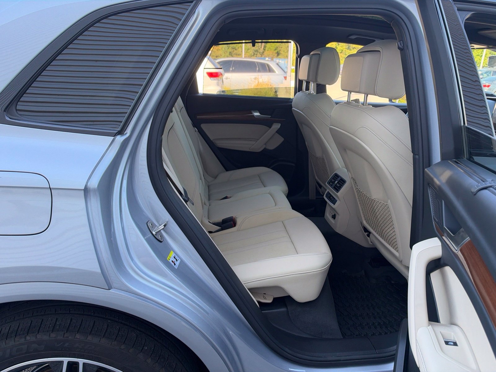 Used 2024 Audi Q5 e Premium Plus w/ Premium Plus Package AWD/4WD image 34