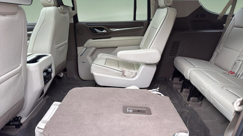 Used 2021 GMC Yukon XL Denali w/ Advanced Technology Package image 12