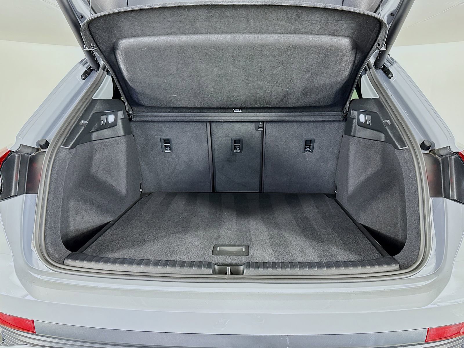 Used 2023 Audi Q4 e-tron Premium Plus w/ Premium Plus image 27