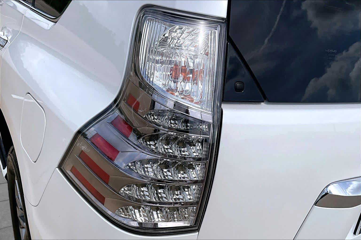 Used 2018 Lexus GX 460 Luxury w/ Preferred Accessory Package AWD/4WD image 29