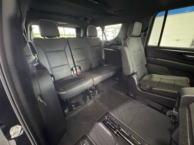 New 2026 Chevrolet Suburban Premier w/ Sun And Tow Package AWD/4WD image 15