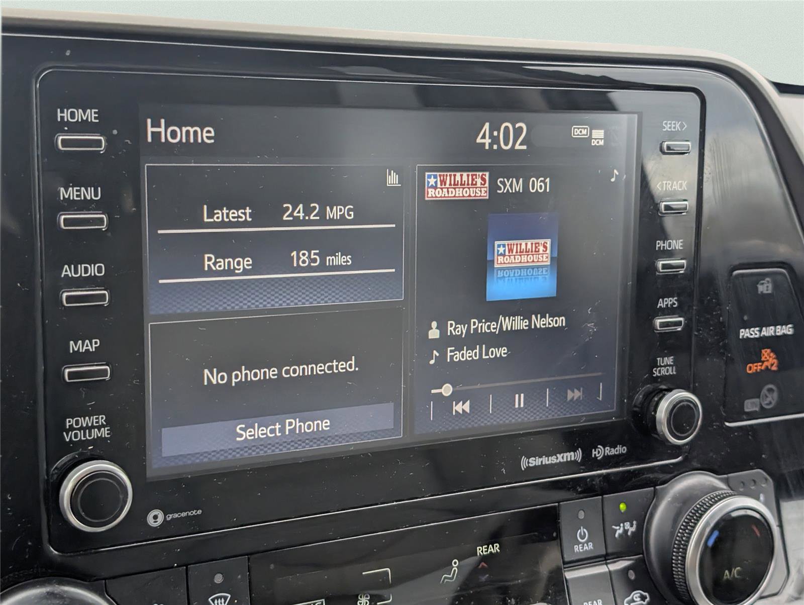 Used 2022 Toyota Highlander XLE image 14