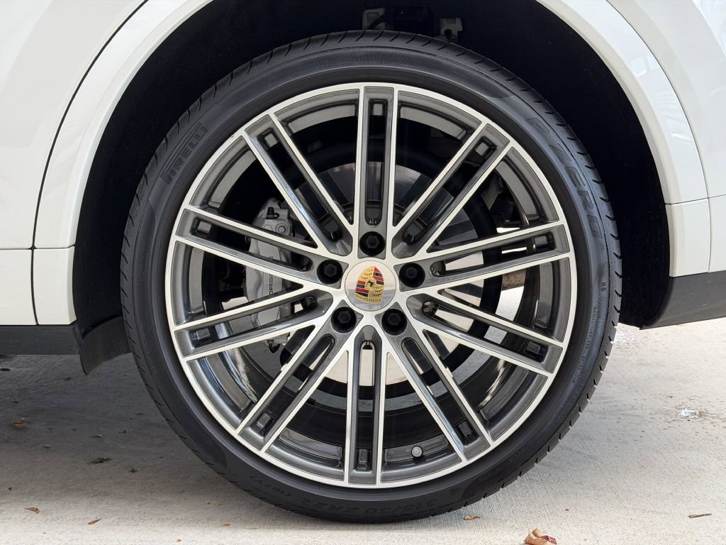Used 2022 Porsche Cayenne Coupe image 15