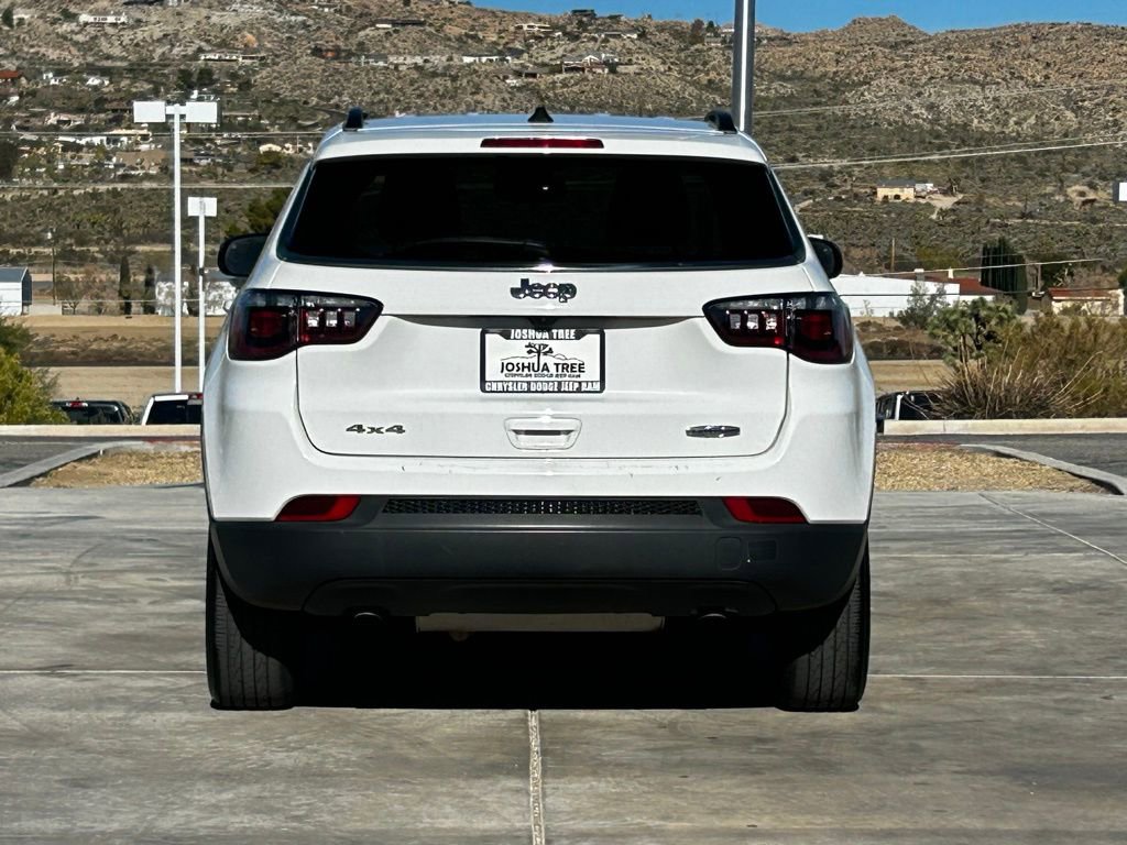 Used 2023 Jeep Compass Latitude image 8