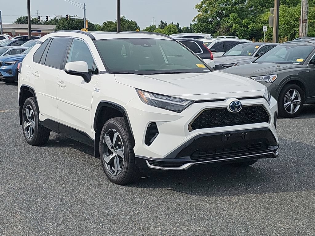 Used 2022 Toyota RAV4 SE w/ Weather & Moonroof Package