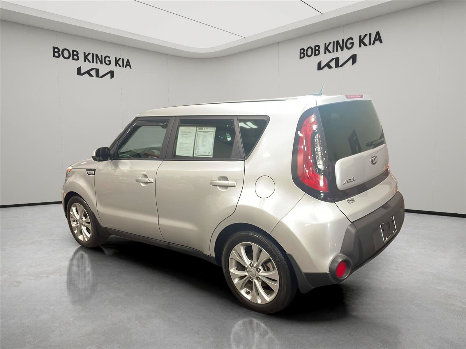 Used 2015 Kia Soul + FWD image 3