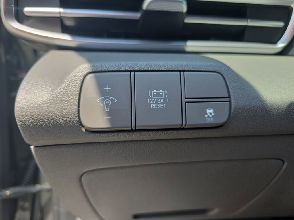 Used 2025 Hyundai Elantra Blue image 23