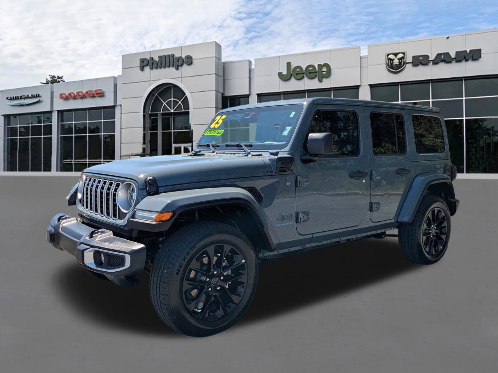 Used 2025 Jeep Wrangler Unlimited Sahara w/ Safety Group image 7