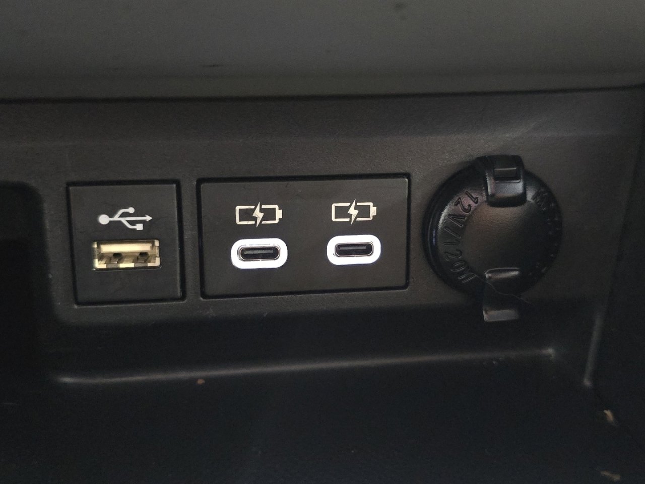 Used 2023 Toyota Highlander L FWD image 25