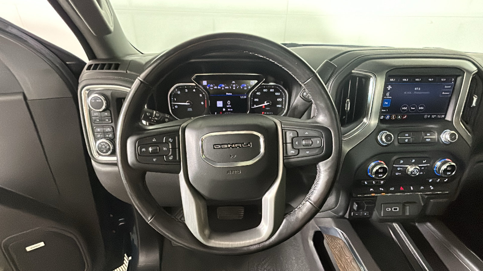 Used 2022 GMC Sierra 1500 Denali w/ Driver Alert Package II AWD/4WD image 17