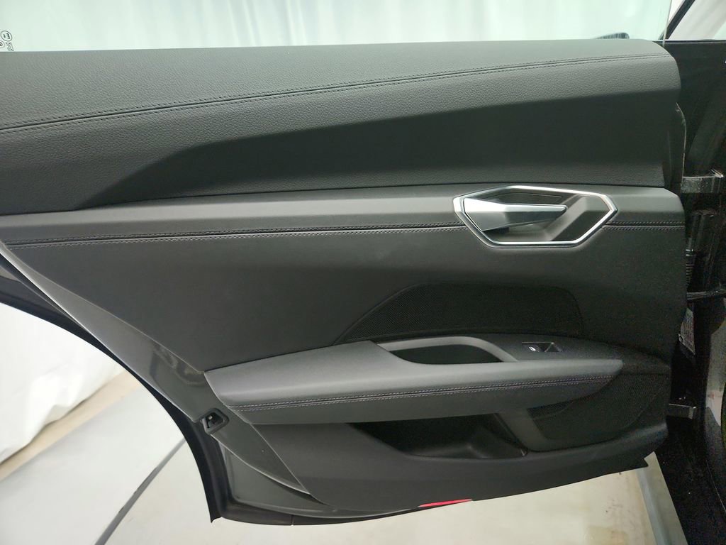 Used 2022 Audi e-tron GT Premium Plus image 28