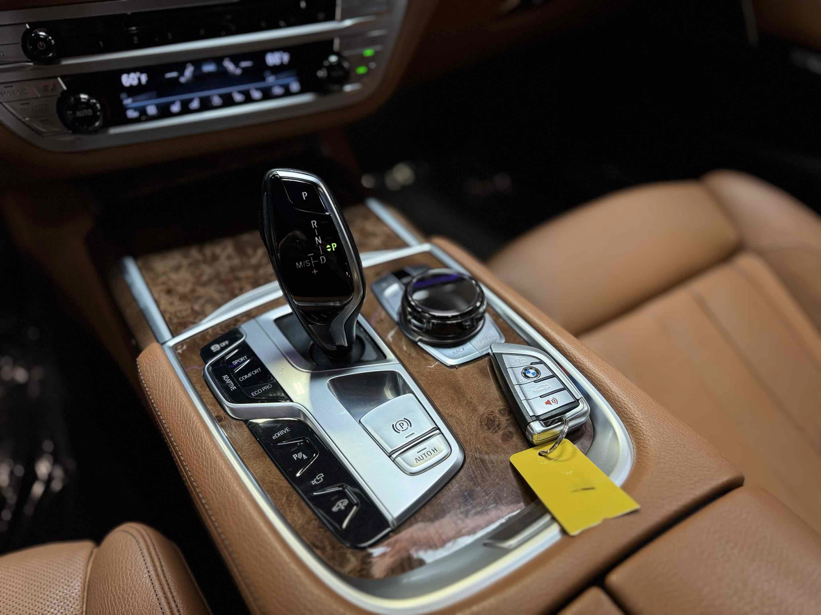Used 2018 BMW 740e xDrive AWD/4WD image 8