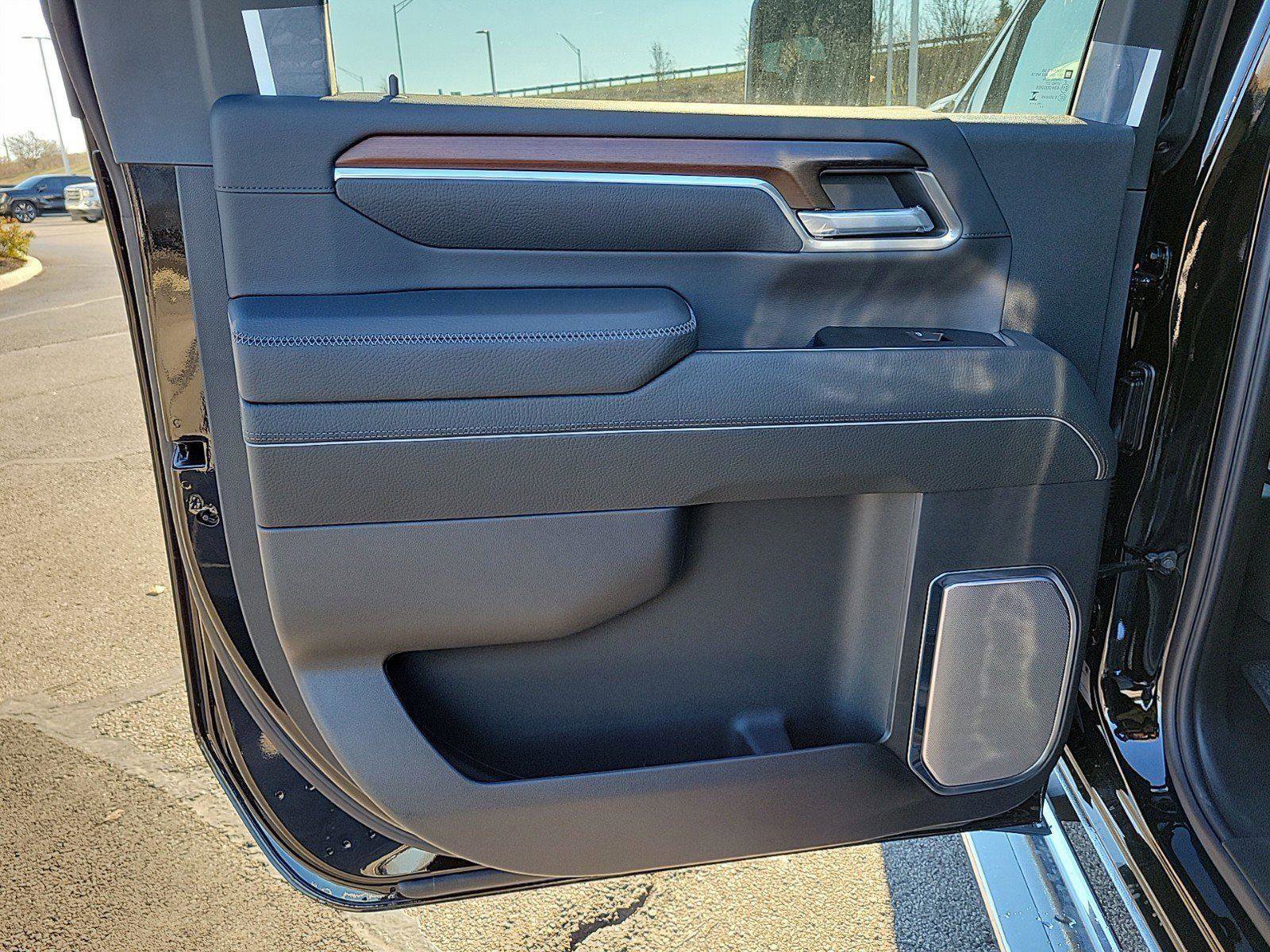 New 2026 GMC Sierra 3500 Denali w/ Denali Reserve Package image 13