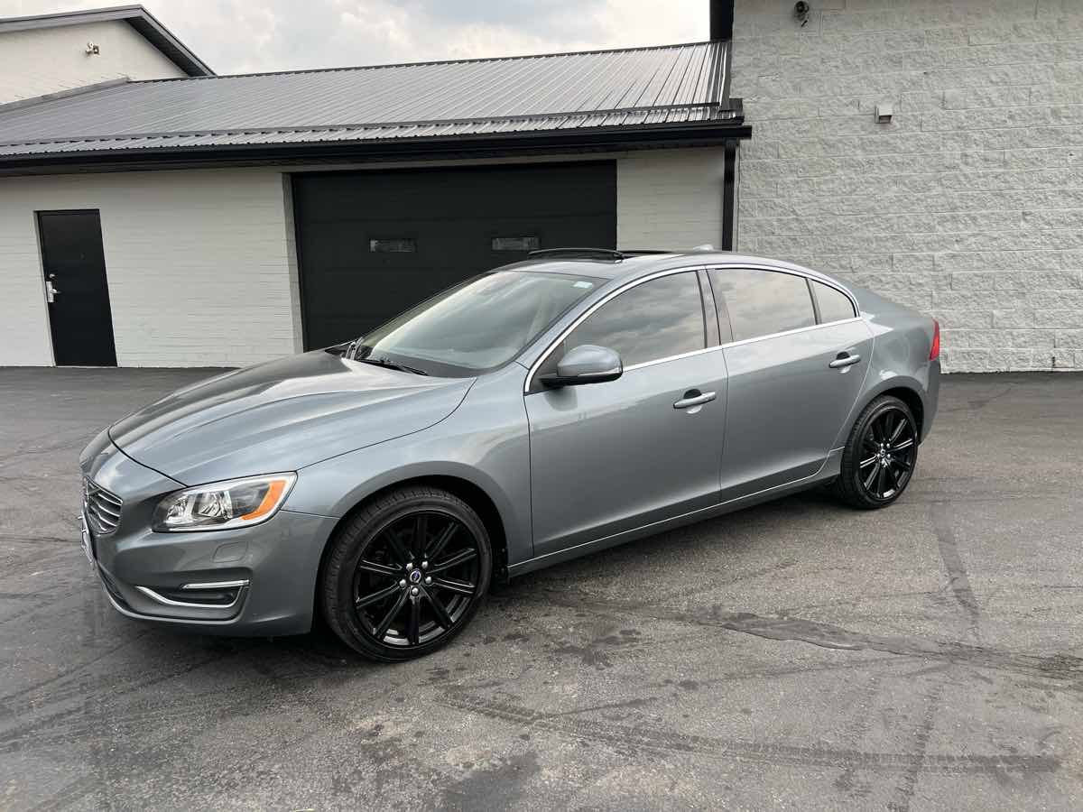 Used 2018 Volvo S60 T5 Inscription Platinum image 2